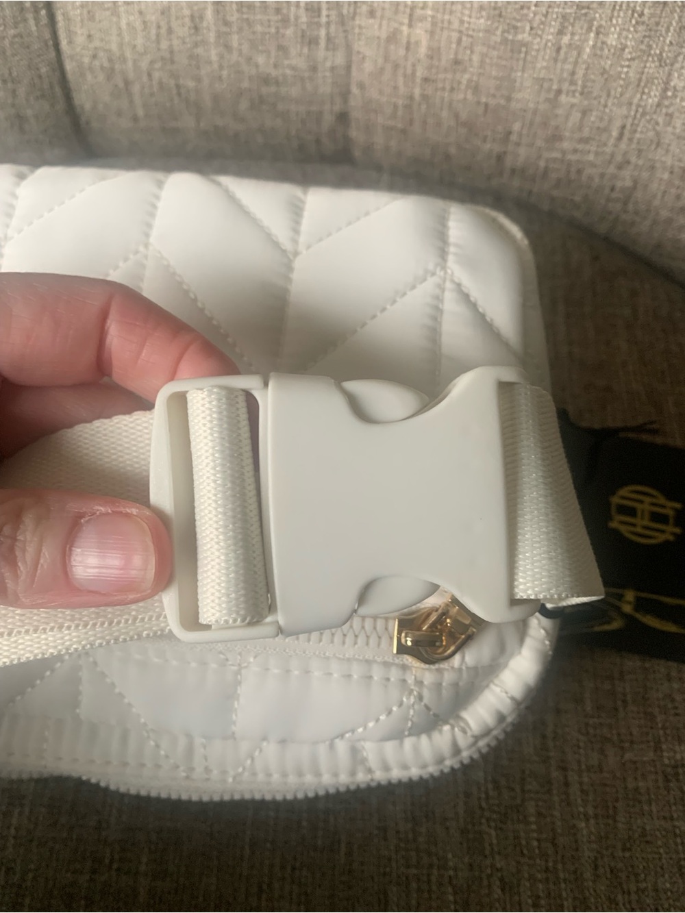 New with tags! House of Harlow 1960 White Quilted Crossbody Hip Bag - Picture 12 of 15